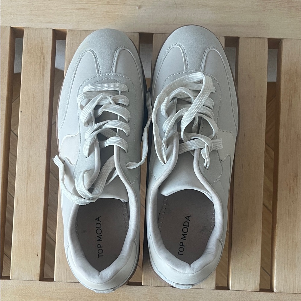 NEW Men’s Light Grey Minimal Sneakers Size 10 – Clean Neutral Style